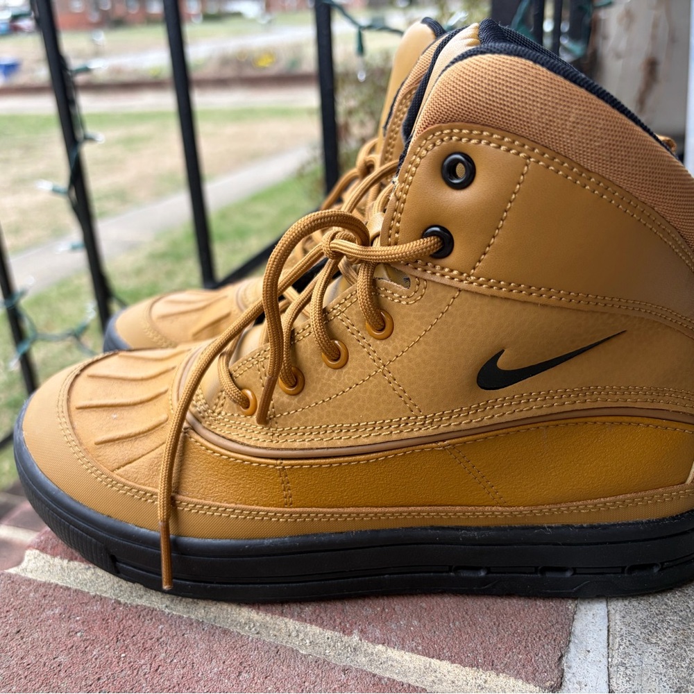Nike woodside 2 high ACG boots 5y